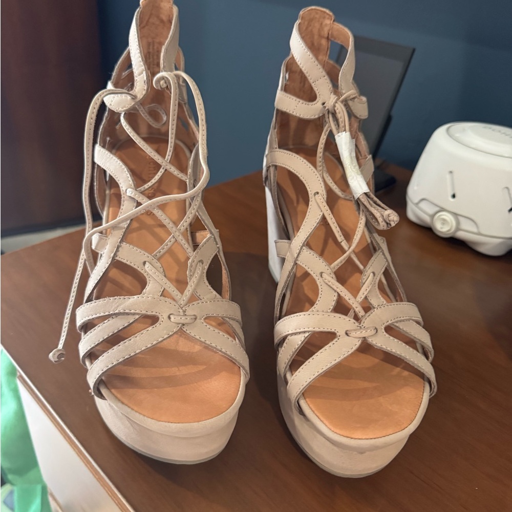 Kenneth Cole Gentle Souls Beige Strappy Wedge Sandals - Picture 2 of 7